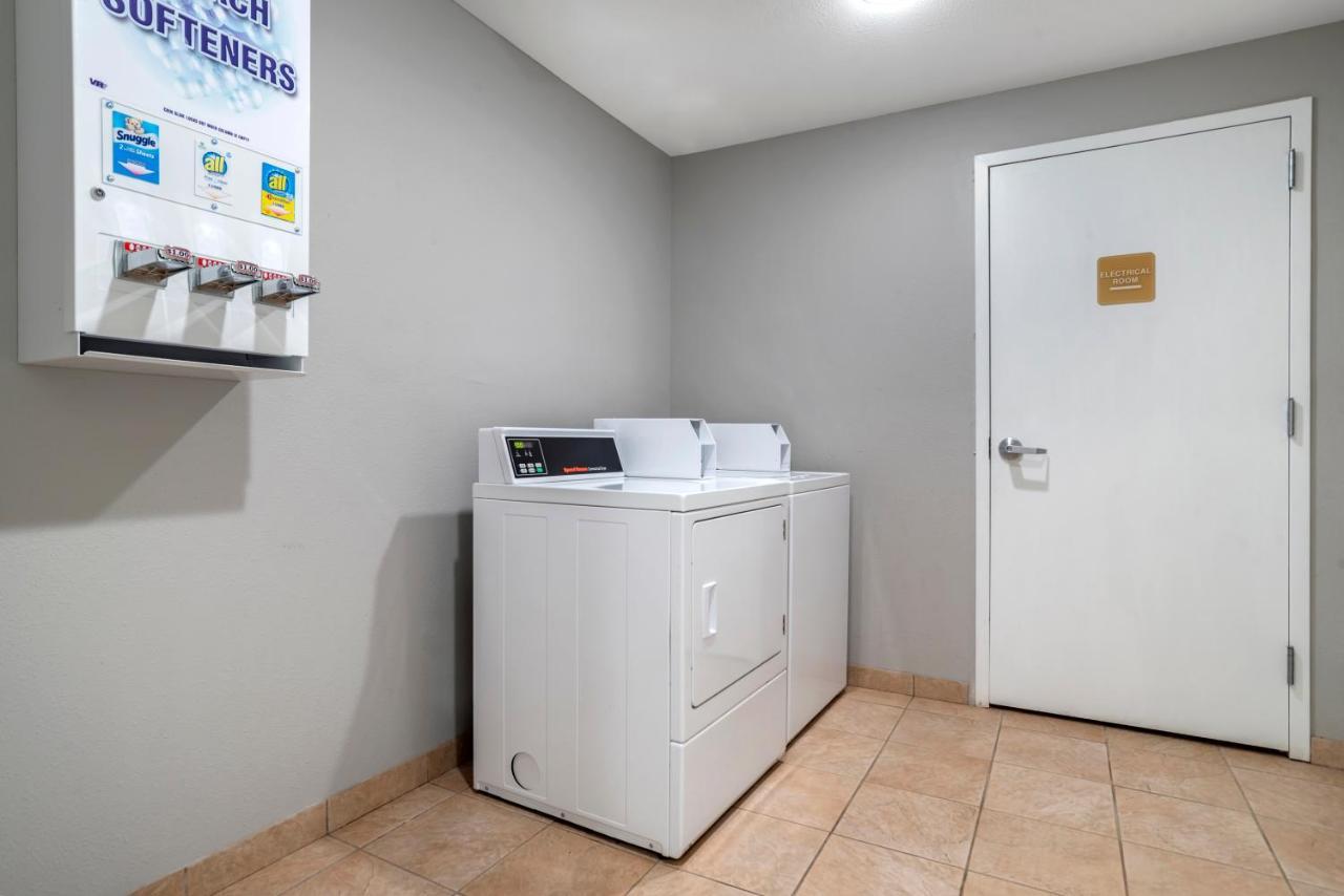 Quality Inn & Suites Demopolis Bagian luar foto
