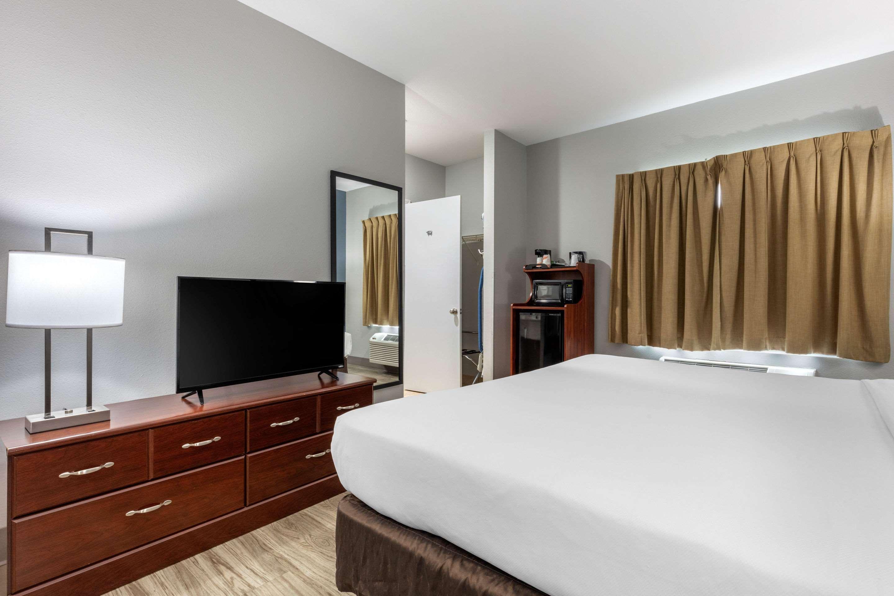 Quality Inn & Suites Demopolis Bagian luar foto
