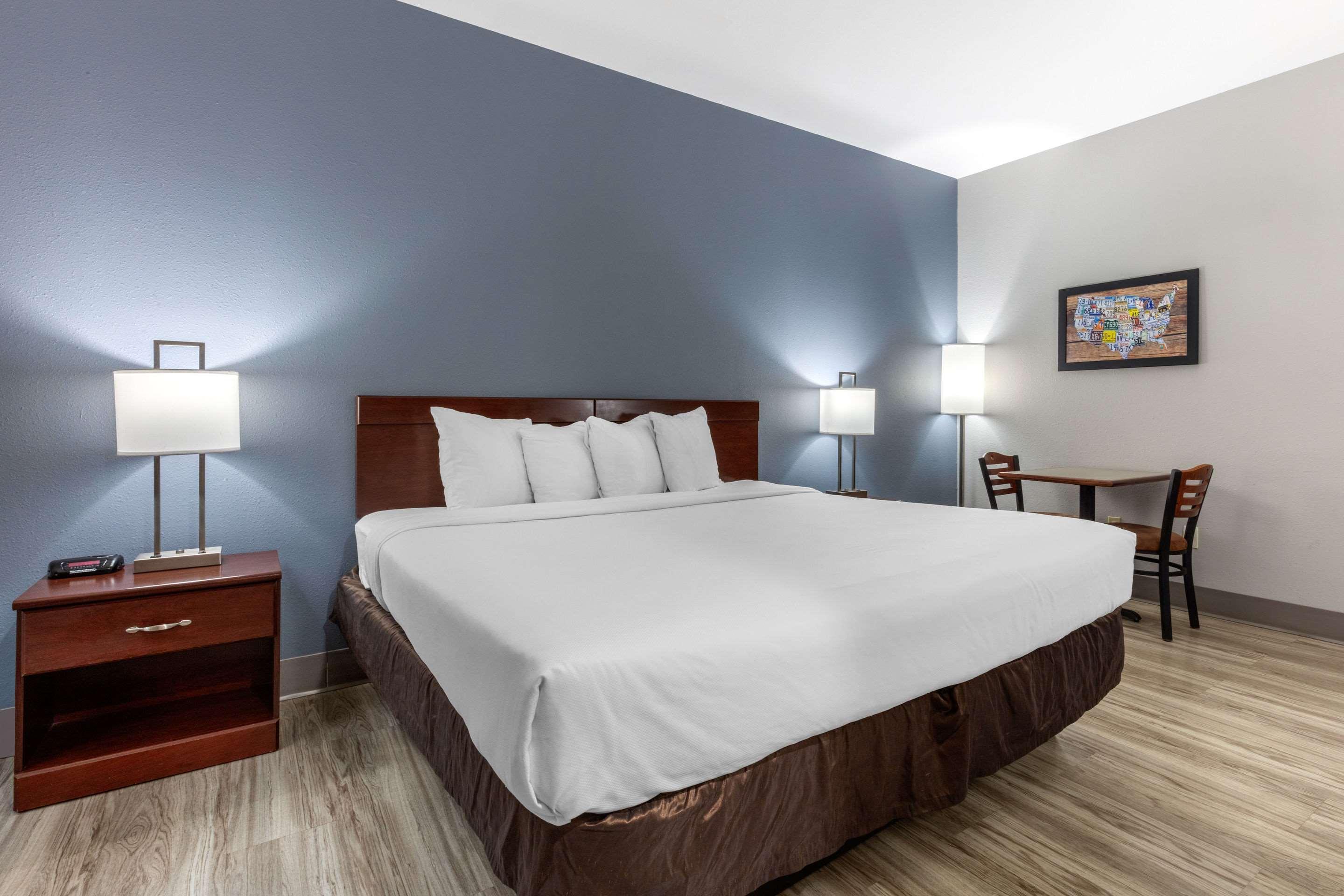 Quality Inn & Suites Demopolis Bagian luar foto