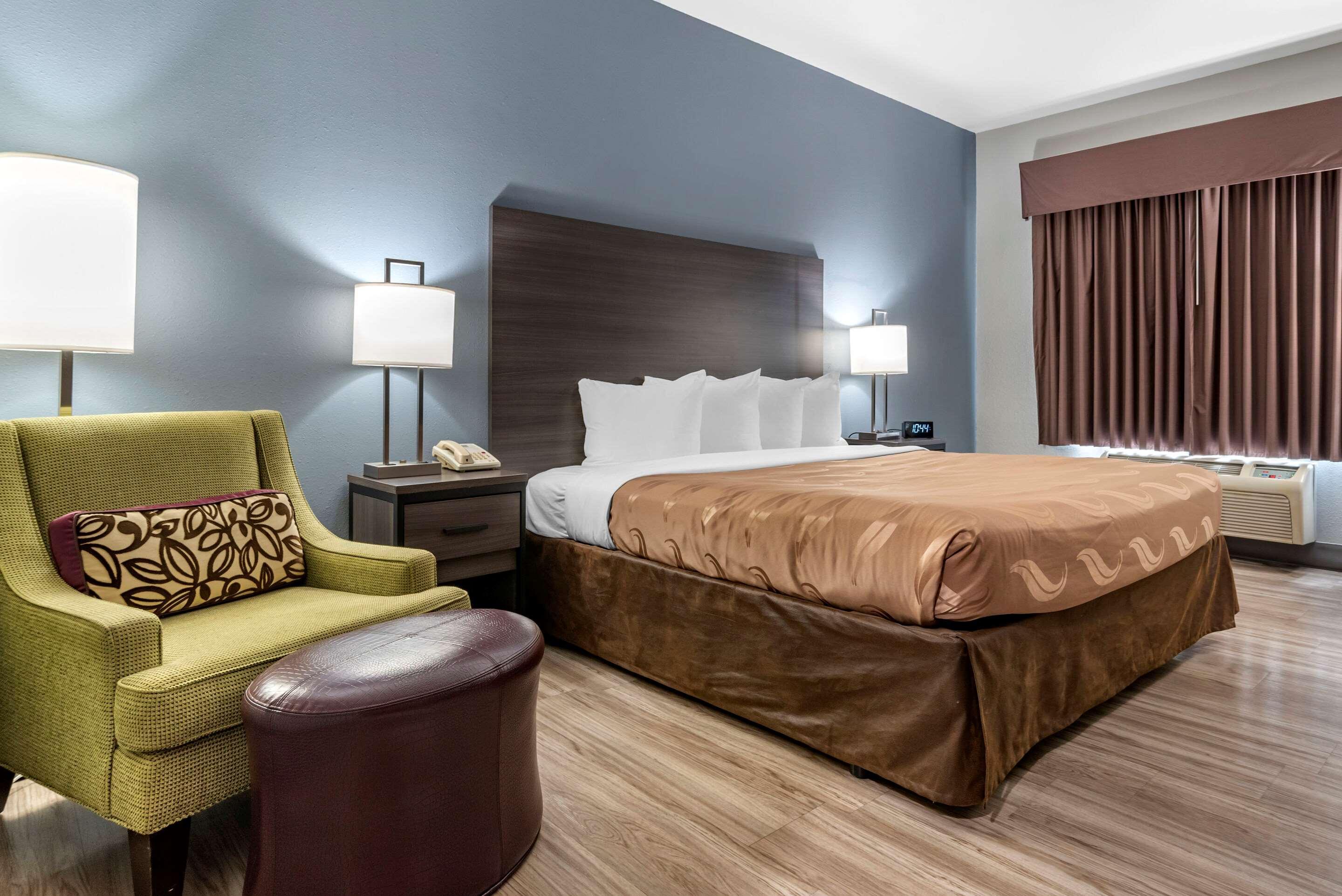 Quality Inn & Suites Demopolis Bagian luar foto