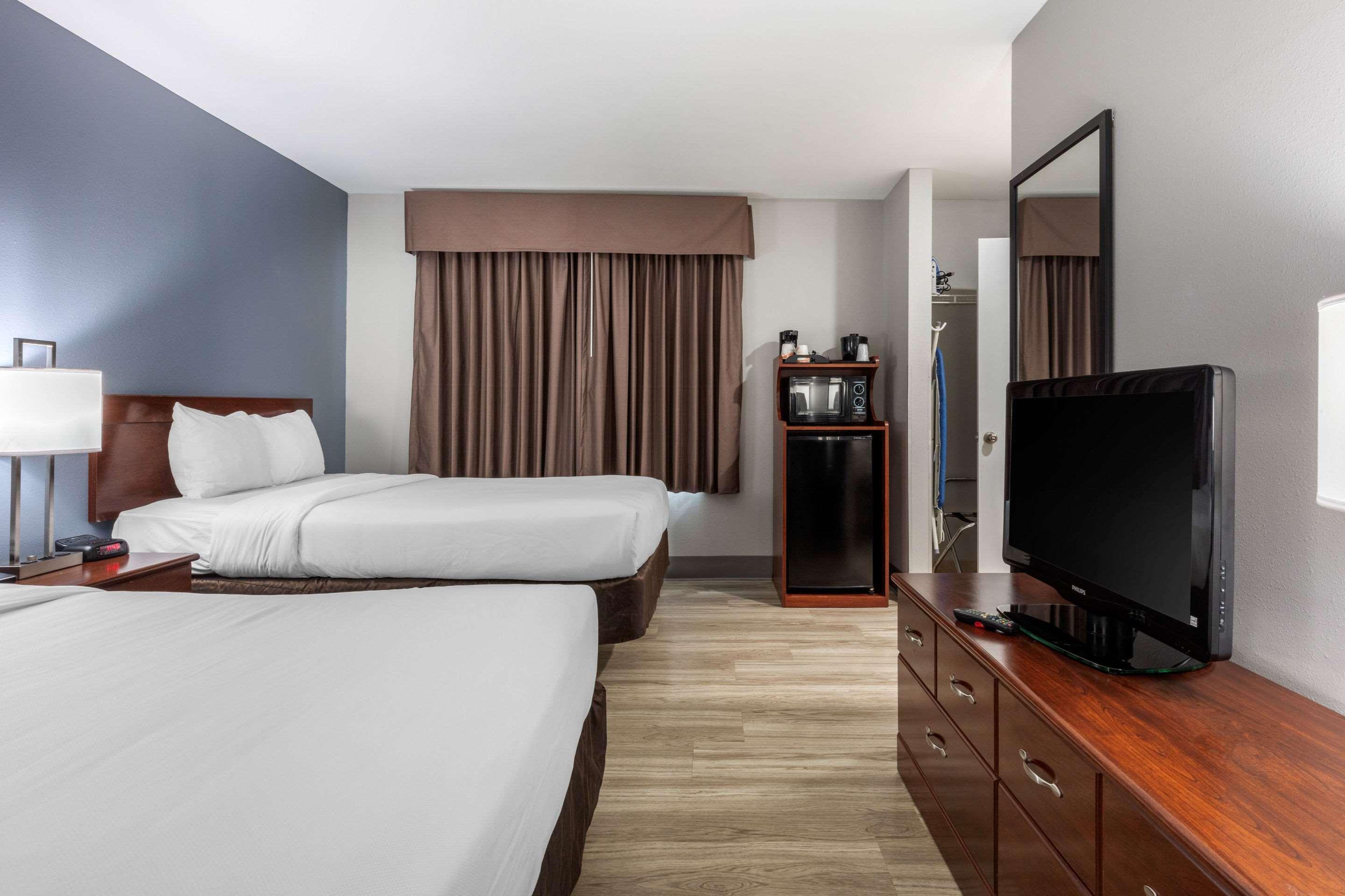Quality Inn & Suites Demopolis Bagian luar foto