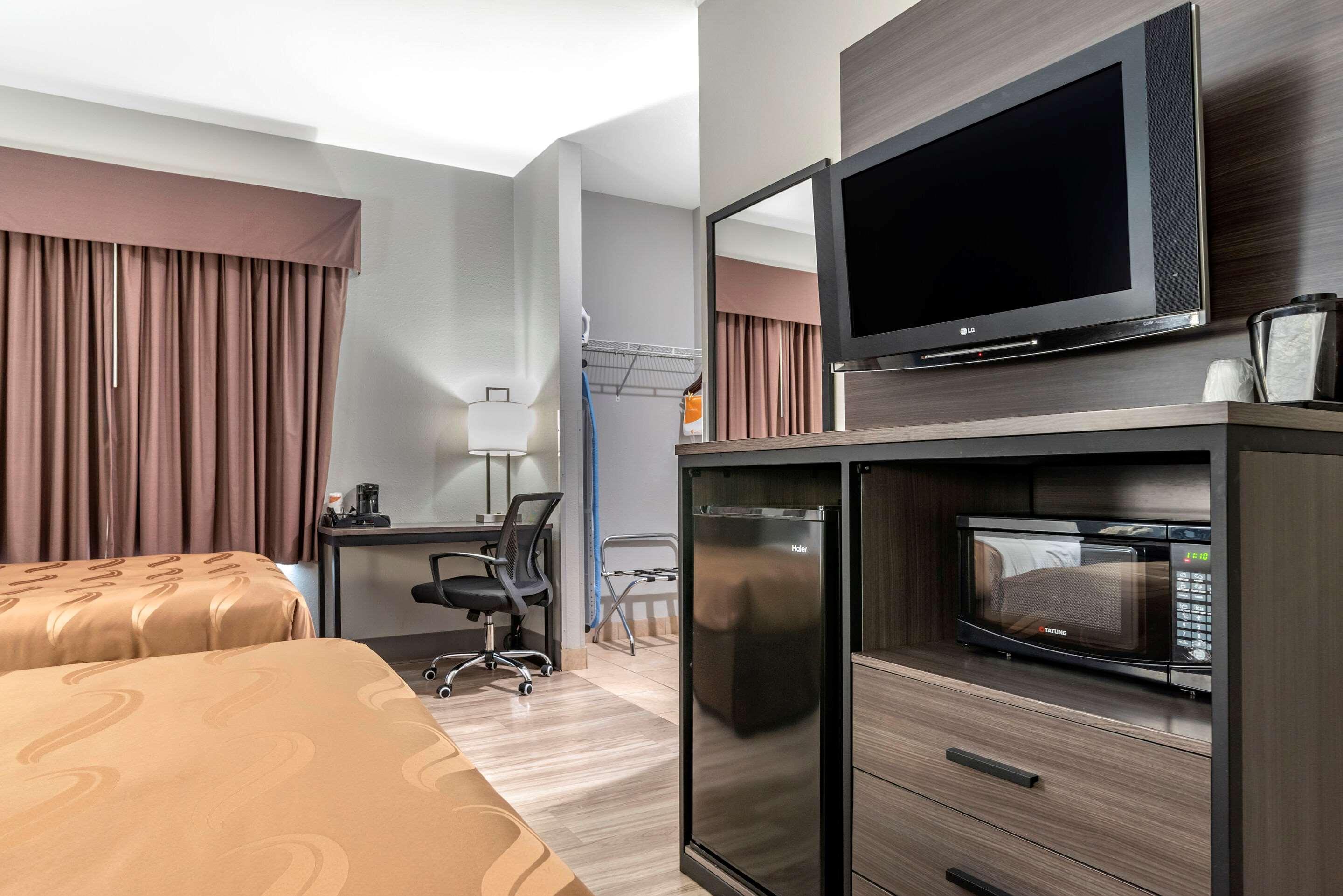Quality Inn & Suites Demopolis Bagian luar foto
