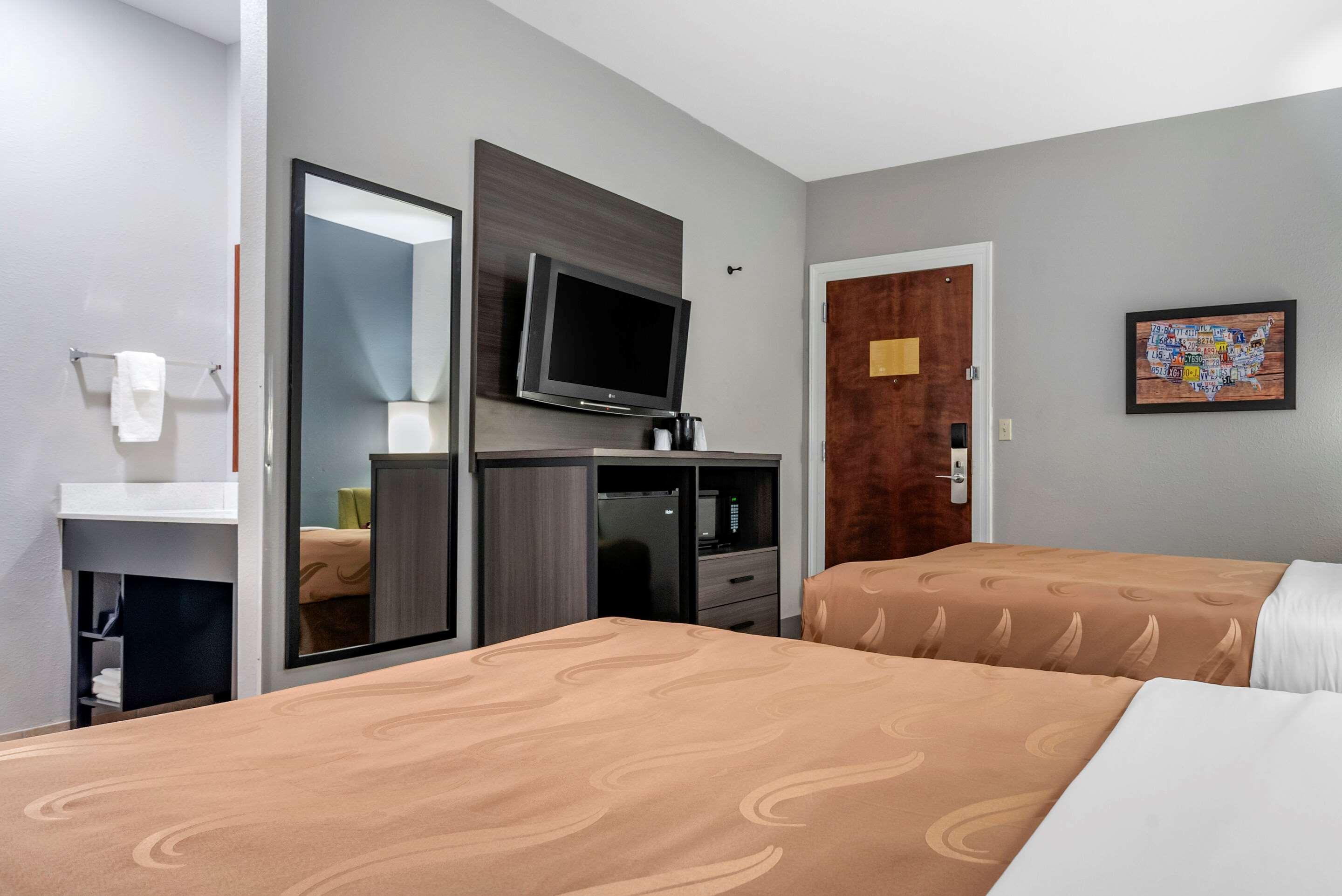 Quality Inn & Suites Demopolis Bagian luar foto
