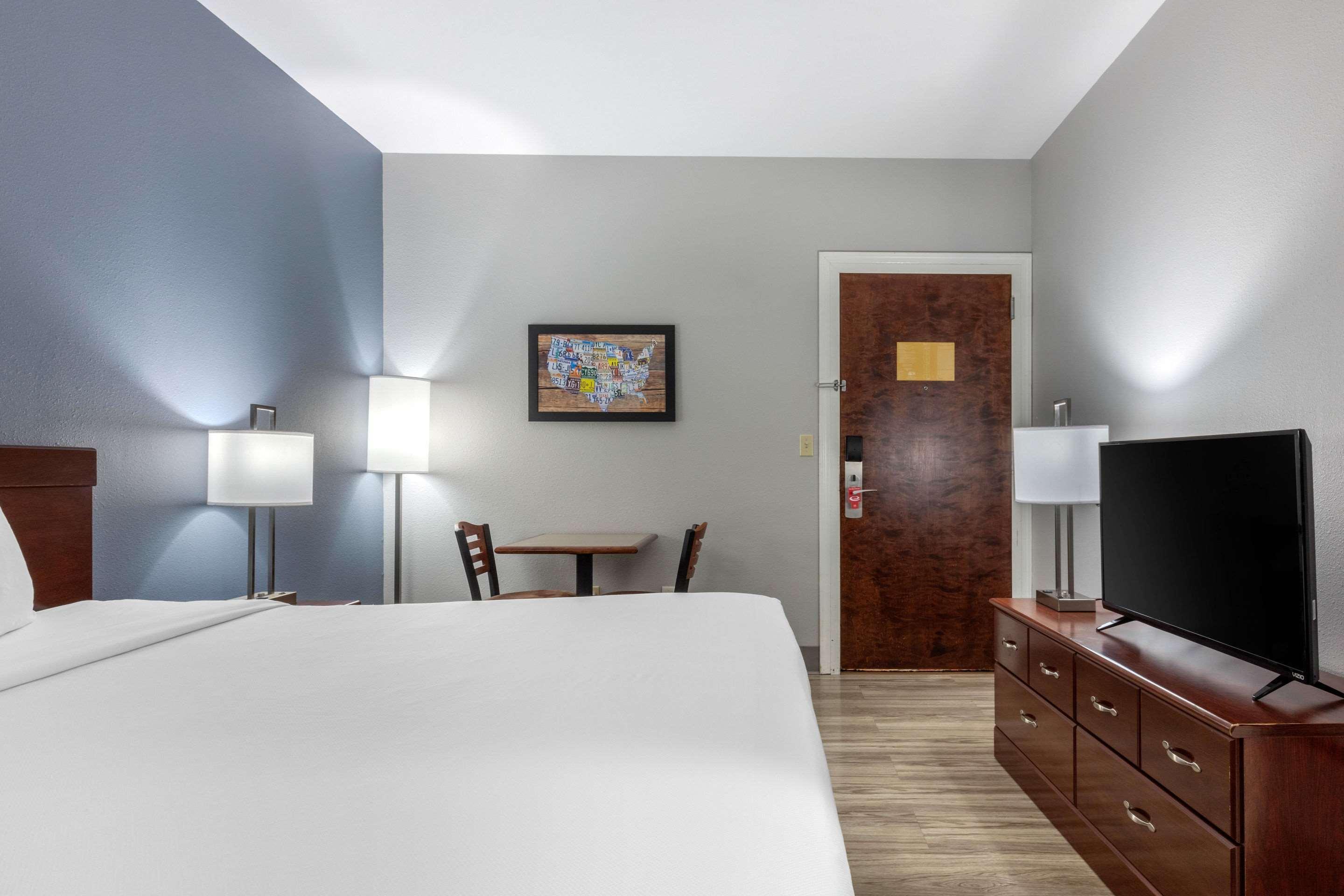 Quality Inn & Suites Demopolis Bagian luar foto