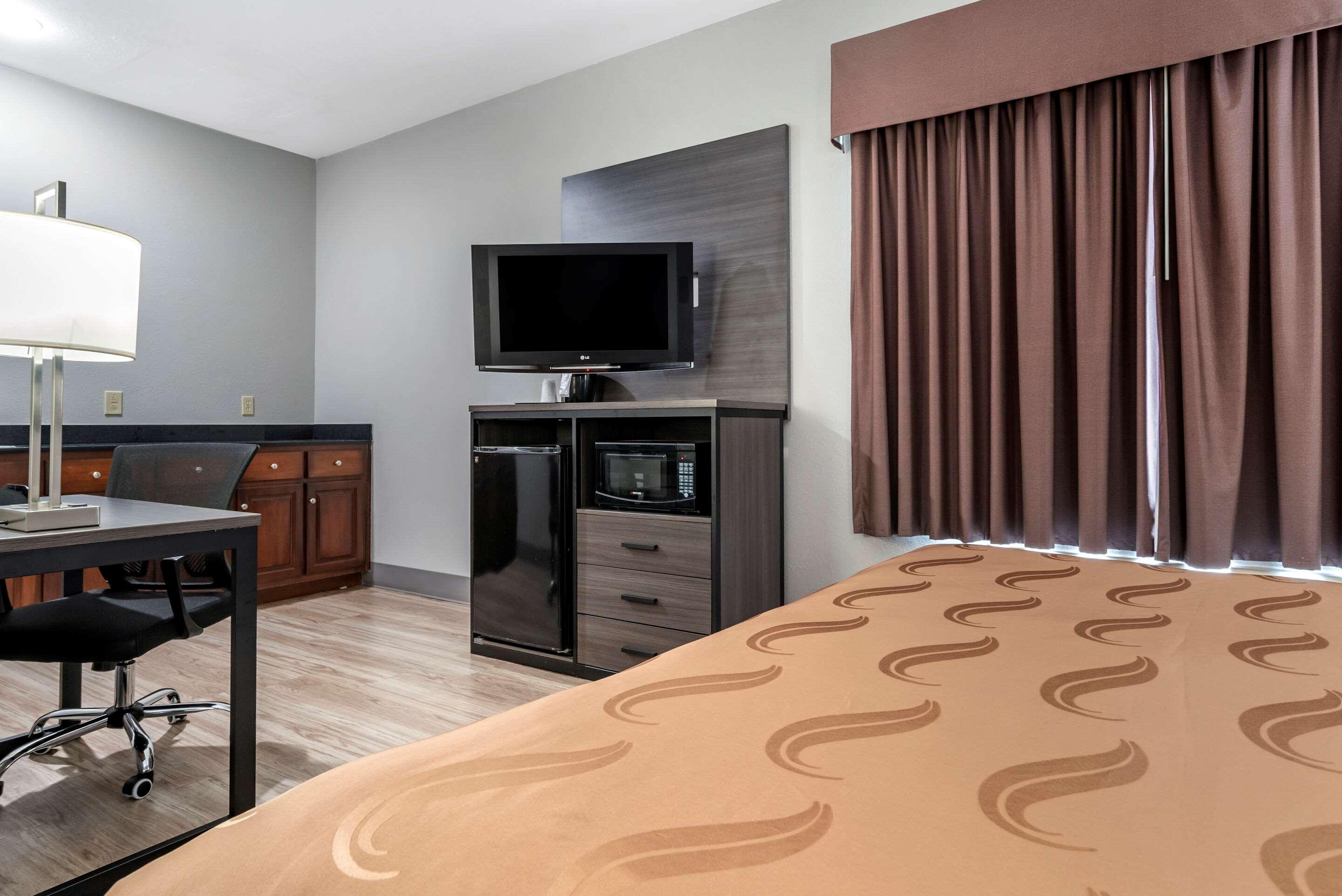 Quality Inn & Suites Demopolis Bagian luar foto