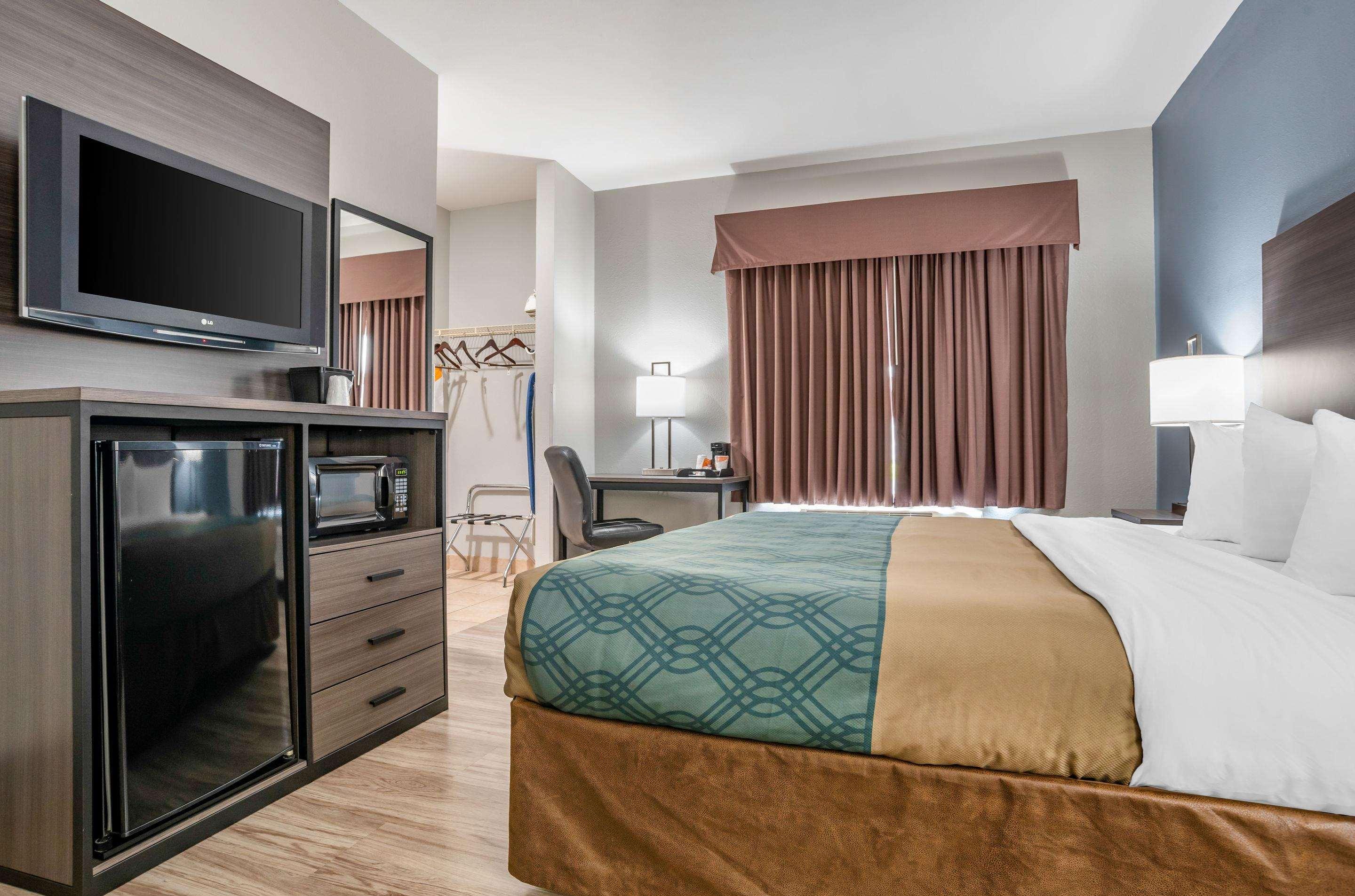 Quality Inn & Suites Demopolis Bagian luar foto
