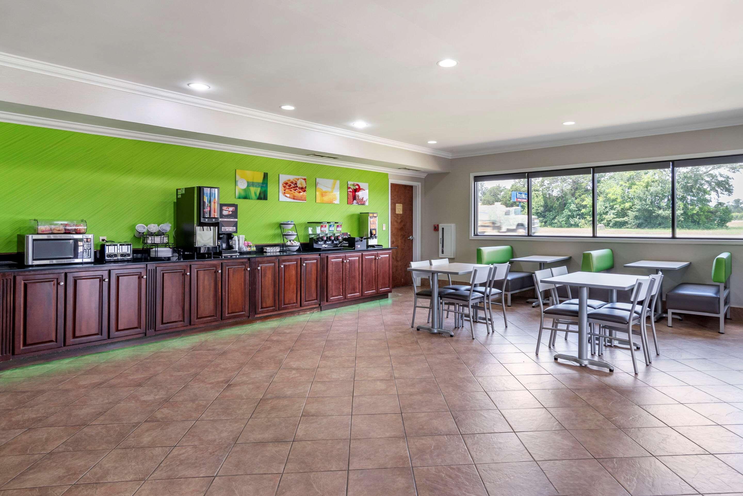 Quality Inn & Suites Demopolis Bagian luar foto