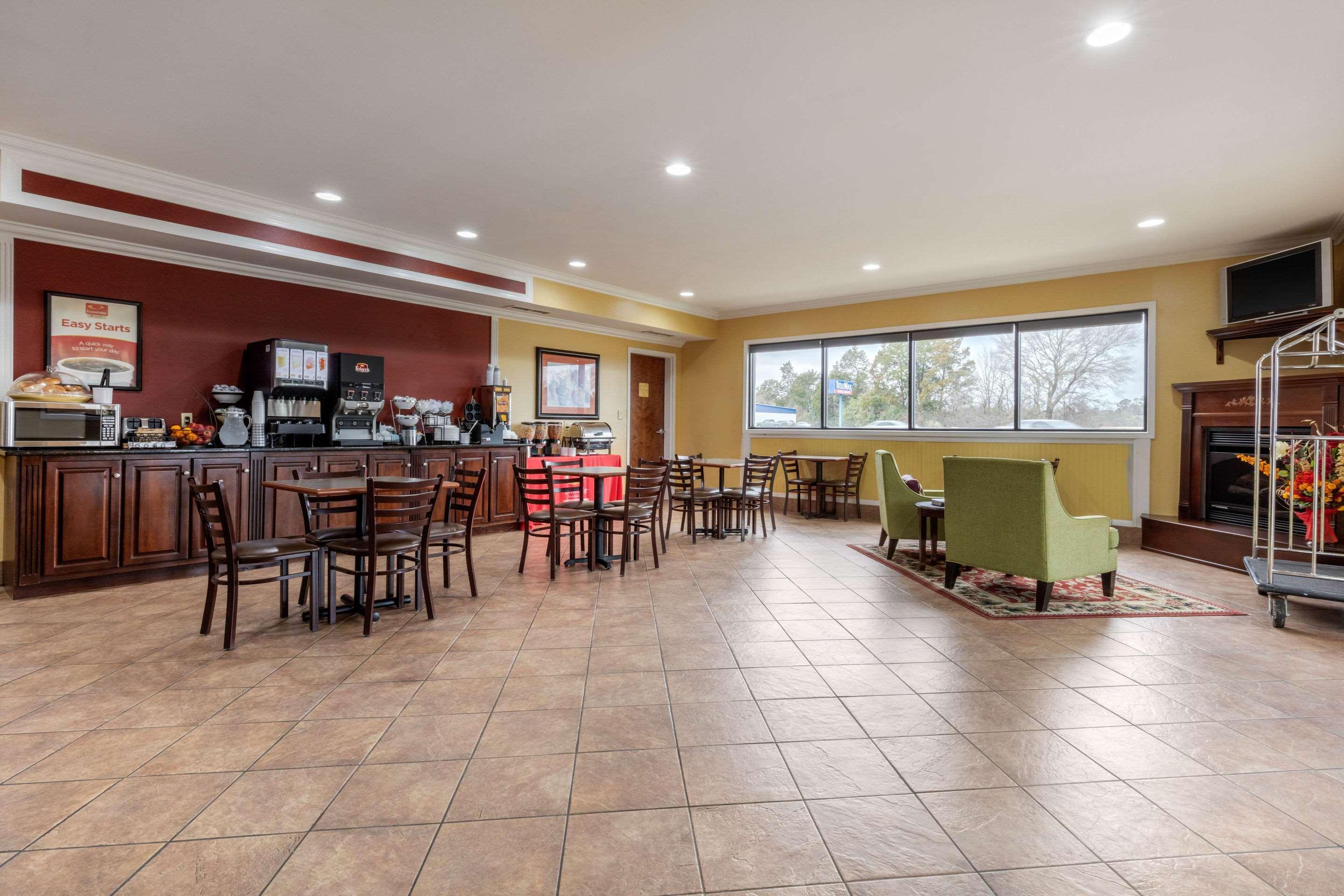Quality Inn & Suites Demopolis Bagian luar foto