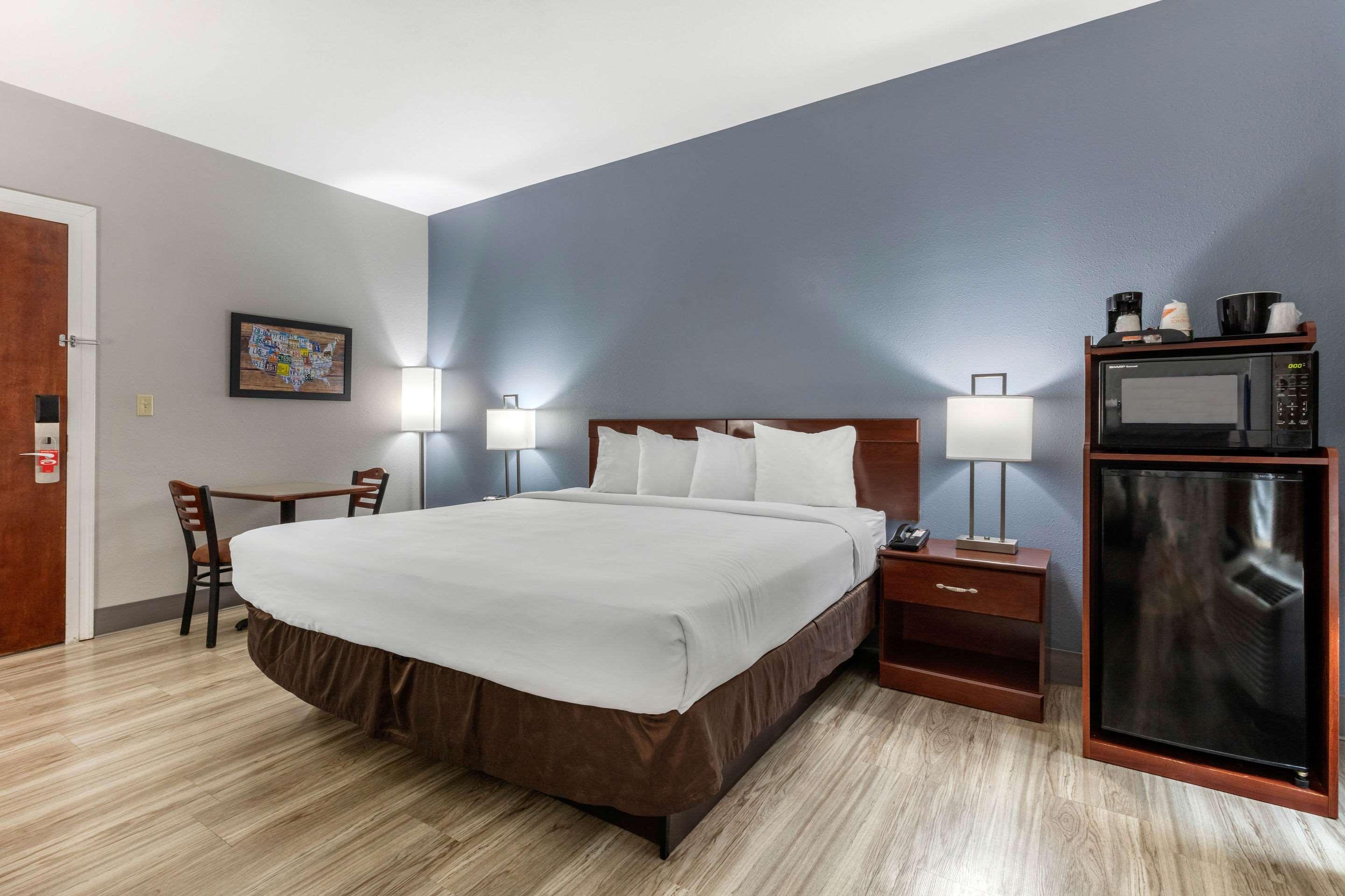 Quality Inn & Suites Demopolis Bagian luar foto