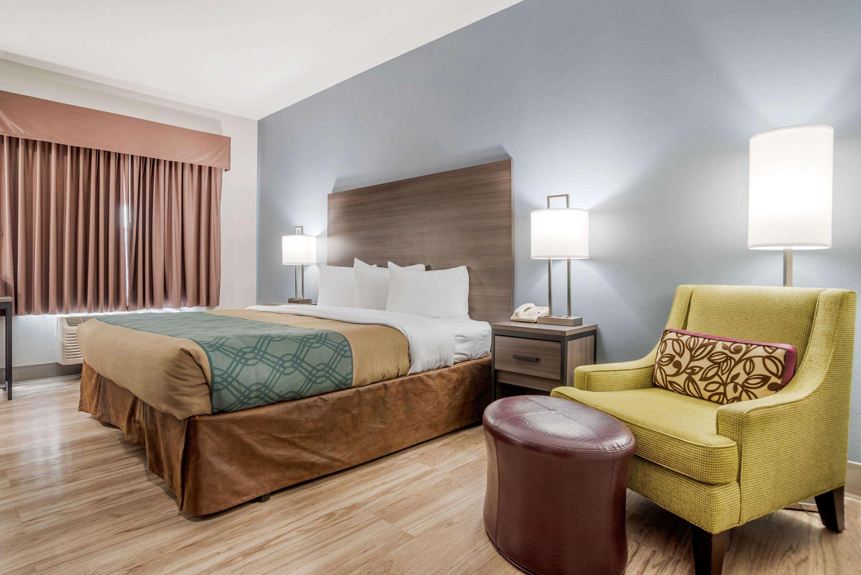 Quality Inn & Suites Demopolis Bagian luar foto