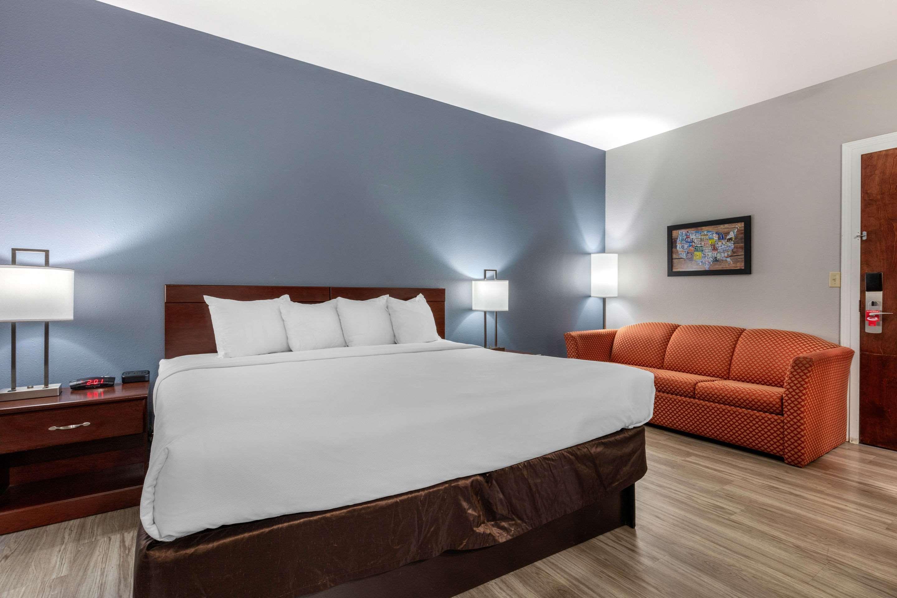 Quality Inn & Suites Demopolis Bagian luar foto