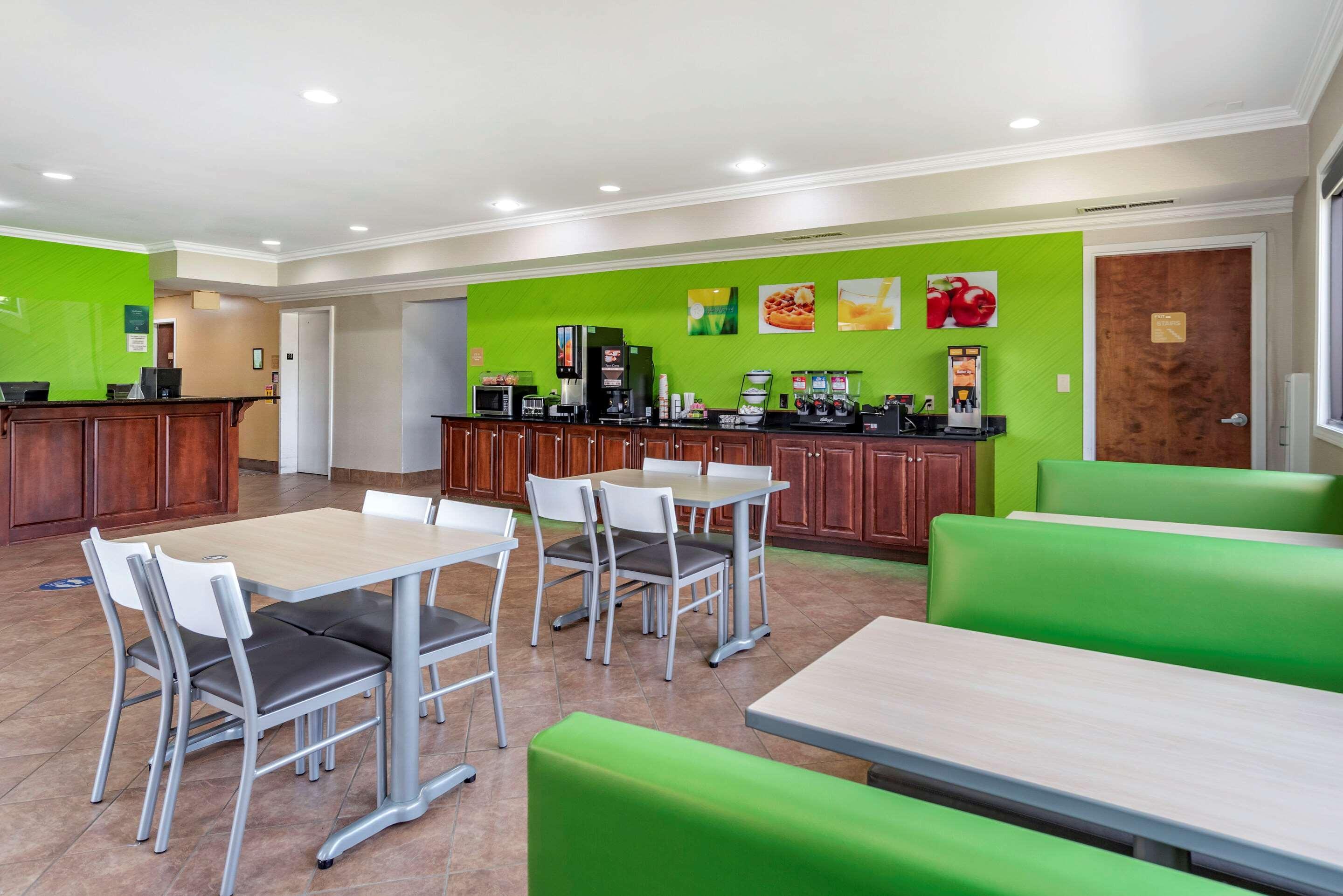 Quality Inn & Suites Demopolis Bagian luar foto