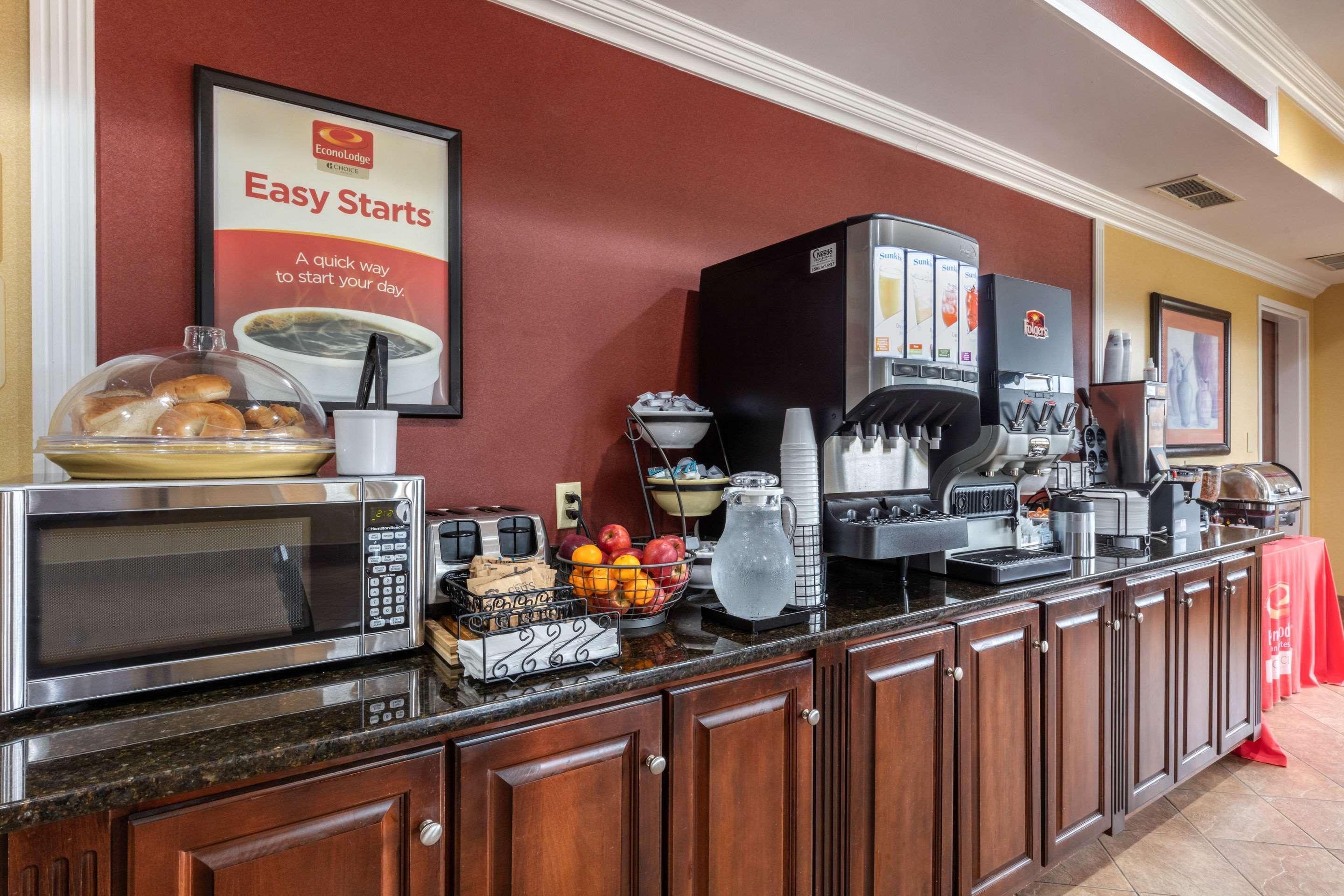 Quality Inn & Suites Demopolis Bagian luar foto