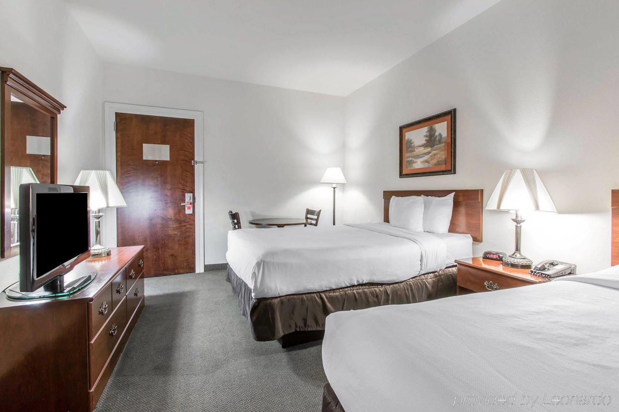 Quality Inn & Suites Demopolis Bagian luar foto