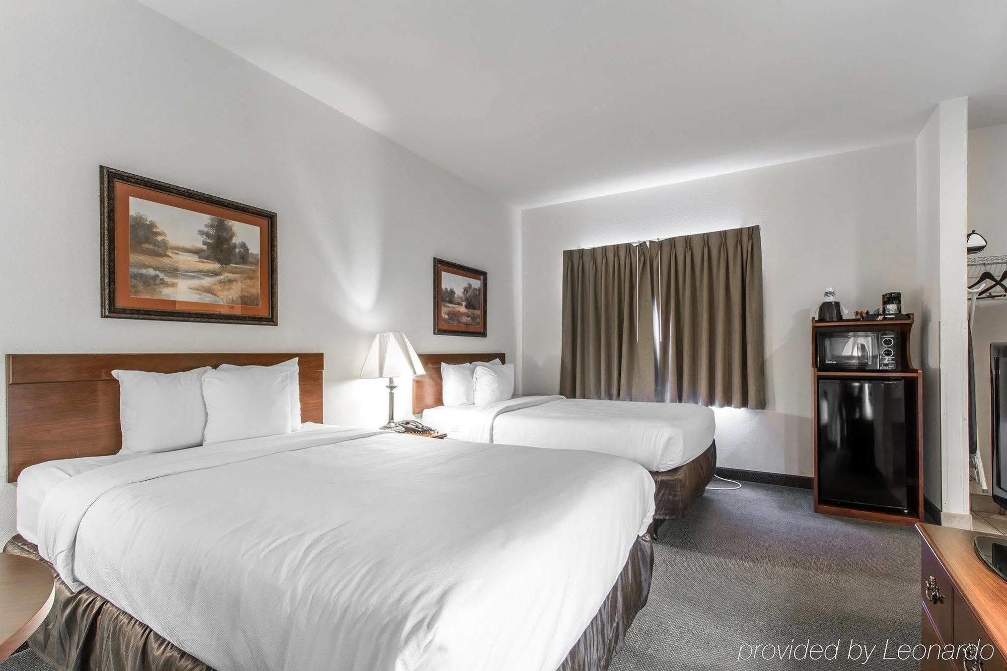 Quality Inn & Suites Demopolis Bagian luar foto